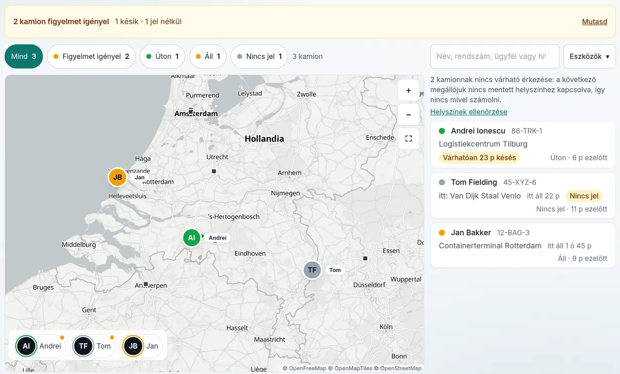 A Trajenda flottatérképe: három kamion jelölőként Hollandiában. Andrei úton van és késik, Jan 1 óra 45 perce áll a rotterdami konténerterminálon, Tom a Van Dijk Staalnál áll Venlóban, és a telefonján nincs térerő.